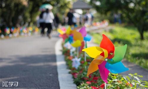 初中生閱讀書(shū)籍《朝花夕拾》的主要內(nèi)容是什么